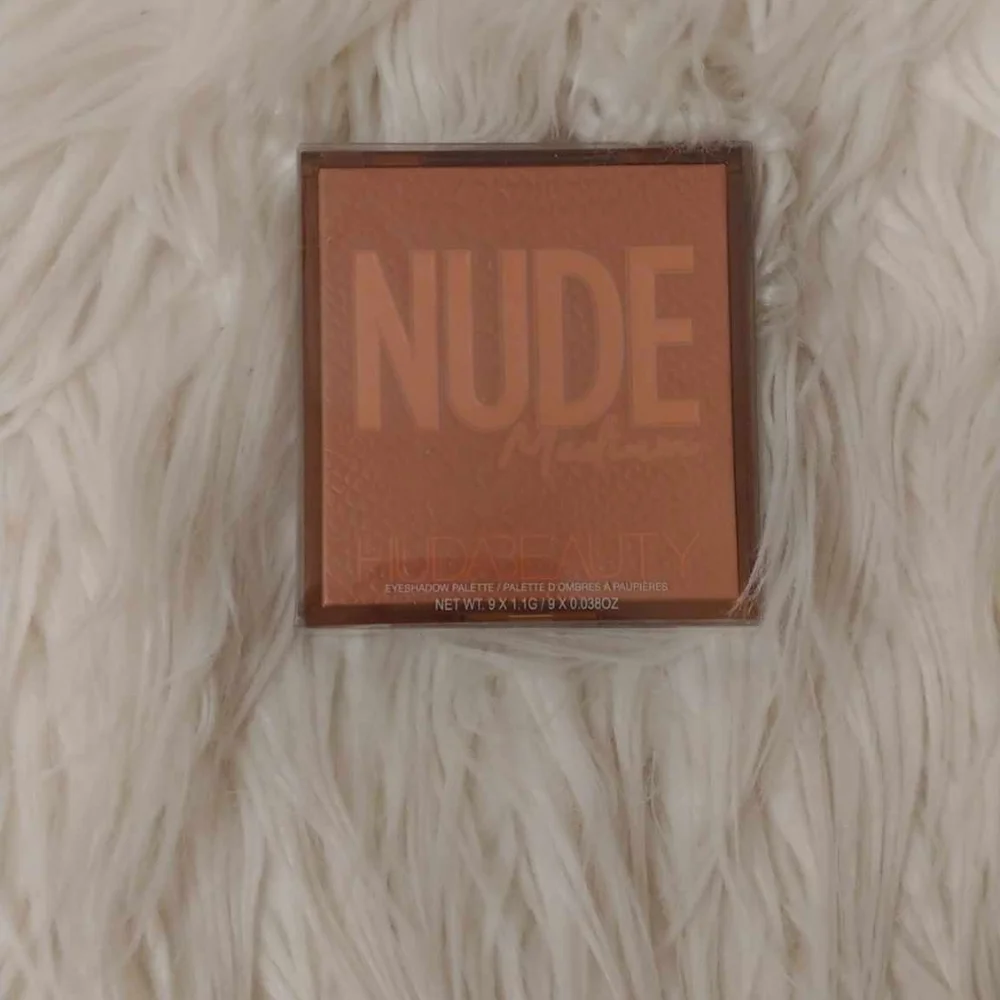 💖FIRM! NWT HUDA BEAUTY MEDIUM NUDE OBSESSIONS EYESHADOW PALETTE